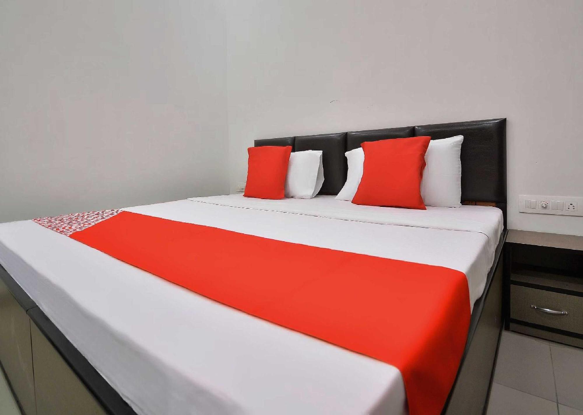 Hotel O White Solitaire ลูดิฮานา ภายนอก รูปภาพ