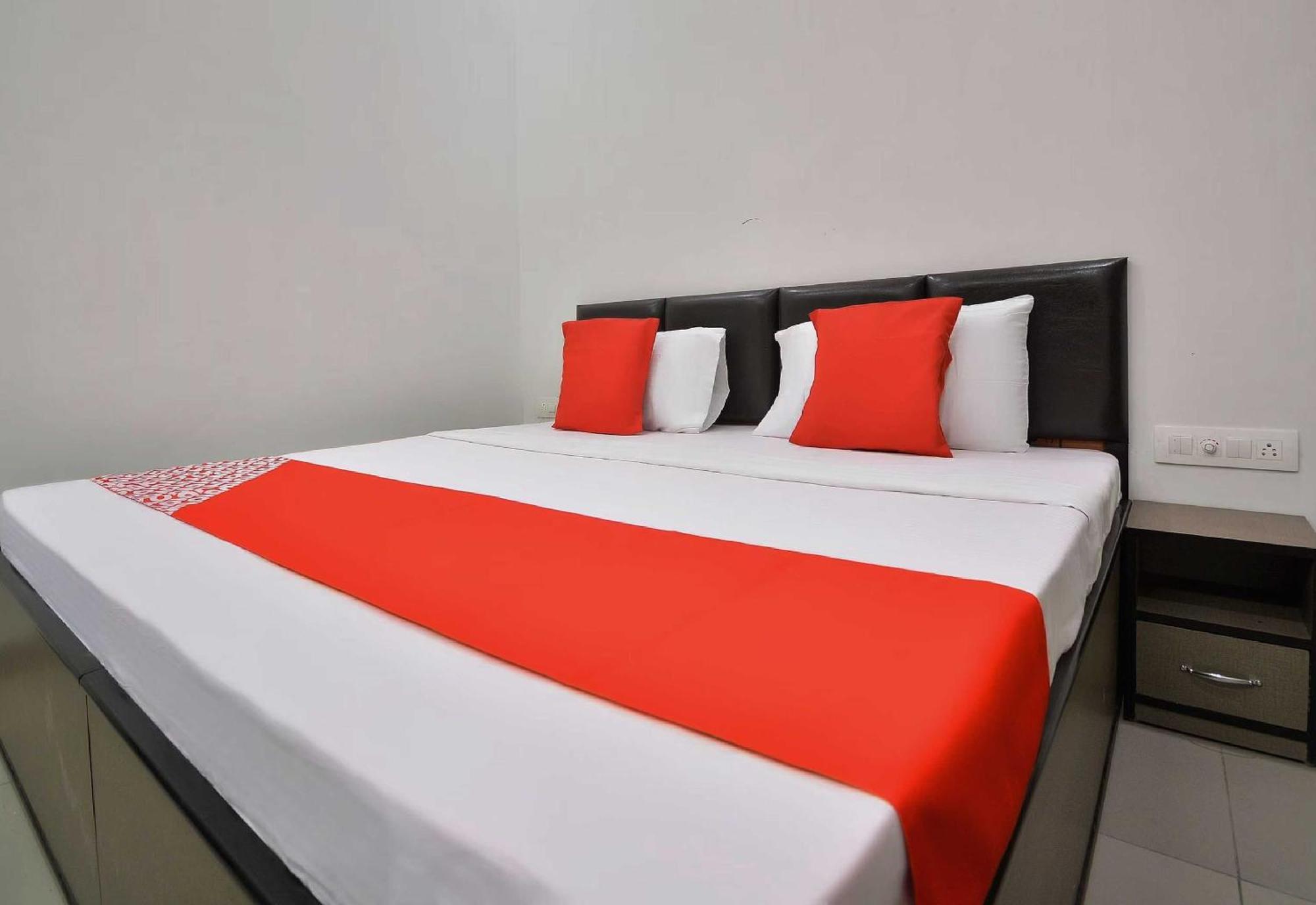 Hotel O White Solitaire ลูดิฮานา ภายนอก รูปภาพ