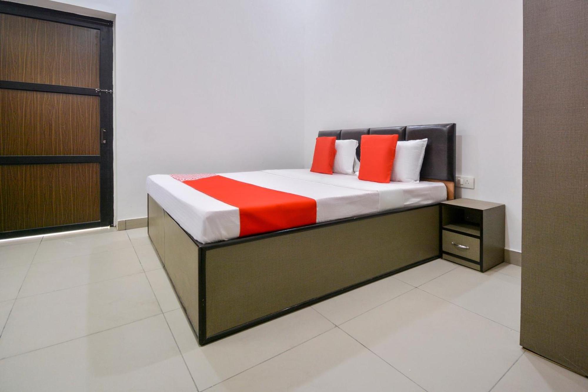Hotel O White Solitaire ลูดิฮานา ภายนอก รูปภาพ
